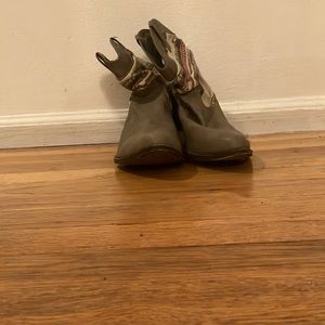 Union bay Marilyn U western slouch taupe ankle cowboy boots size 9